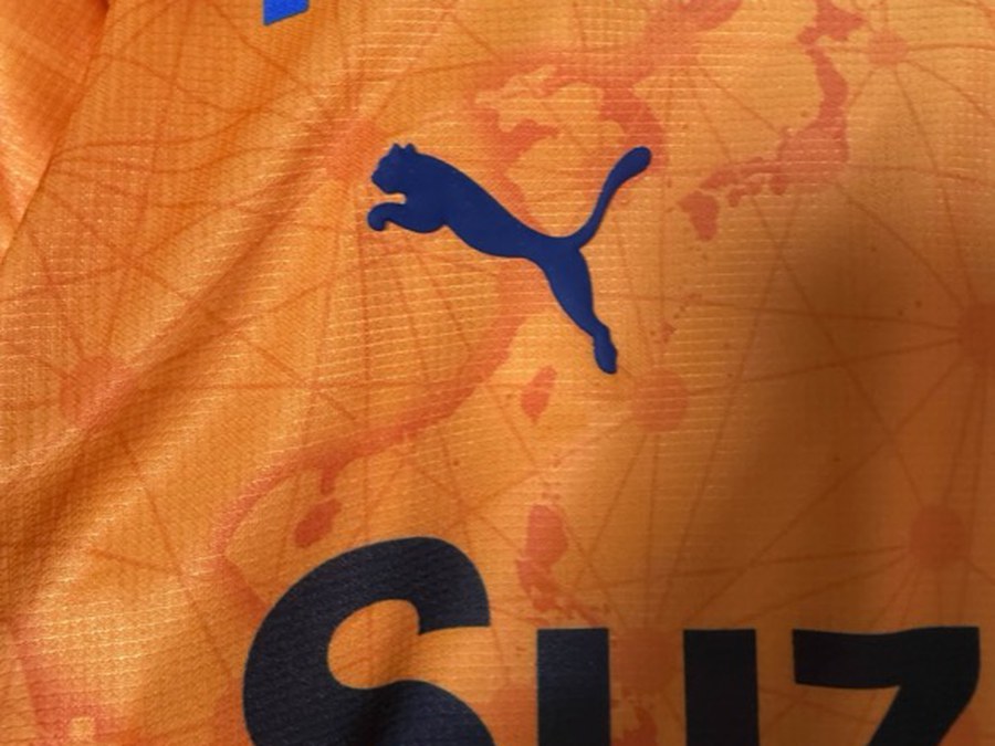 シャツに付いたPUMAのロゴ