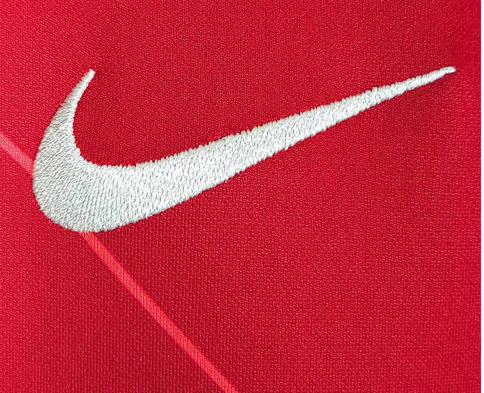 本物のNIKEスウッシュの例(実写)