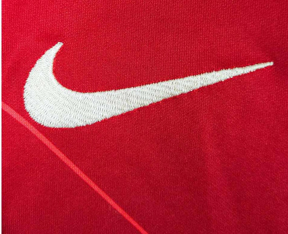 偽物のNIKEスウッシュの例(実写)