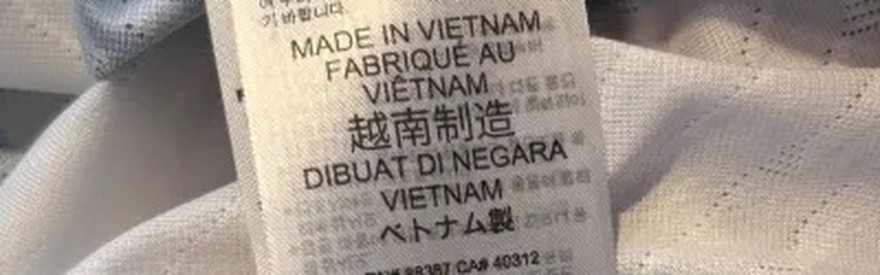 製造国が多言語で書かれた洗濯タグ